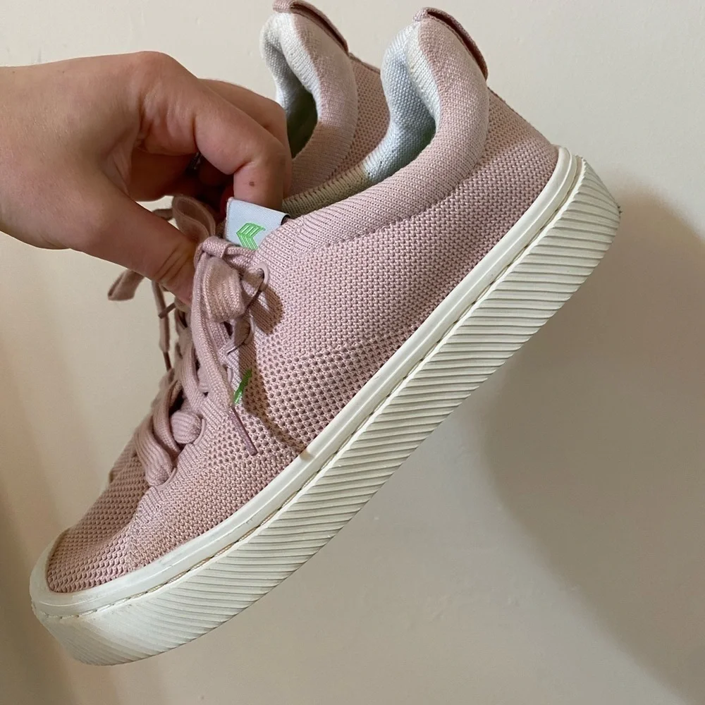 Cariuma IBI Low Top Blush Pink Sneakers Women’s Size 6